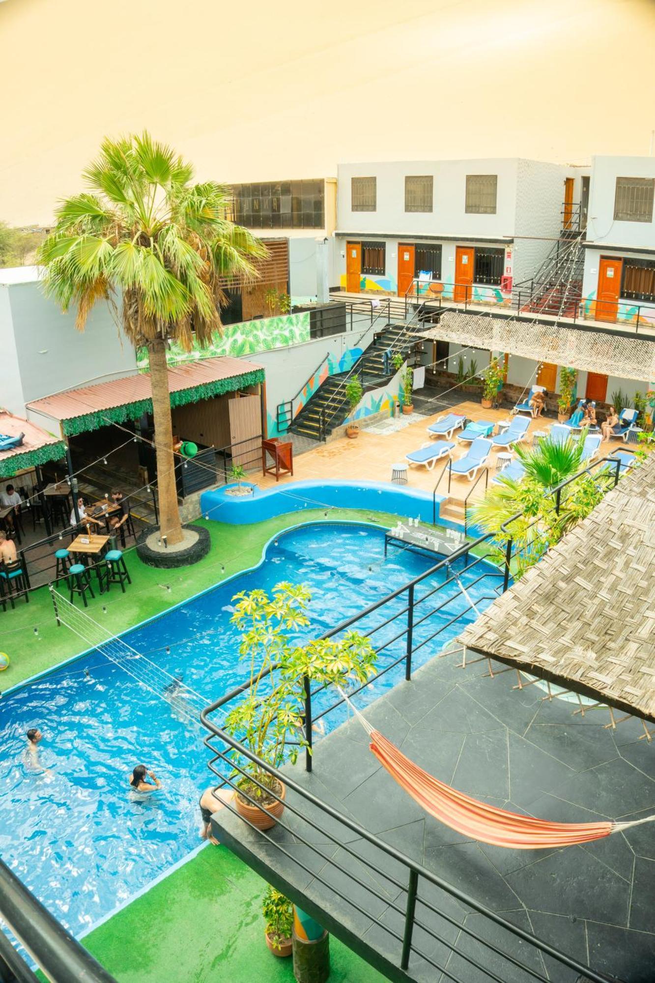 Wild Rover Huacachina Ика Екстериор снимка