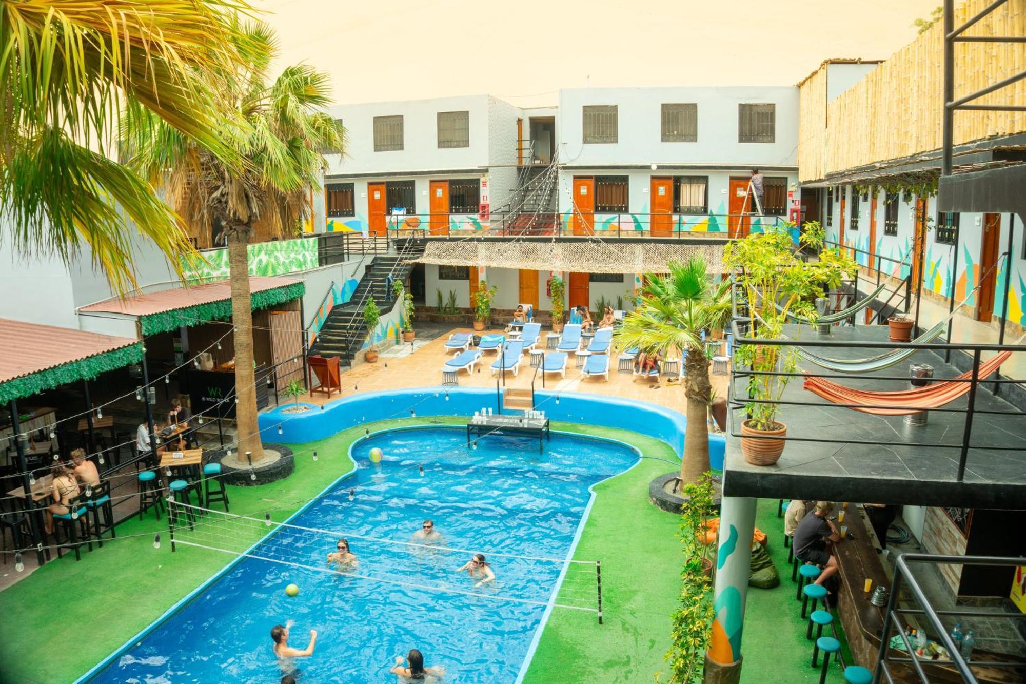 Wild Rover Huacachina Ика Екстериор снимка