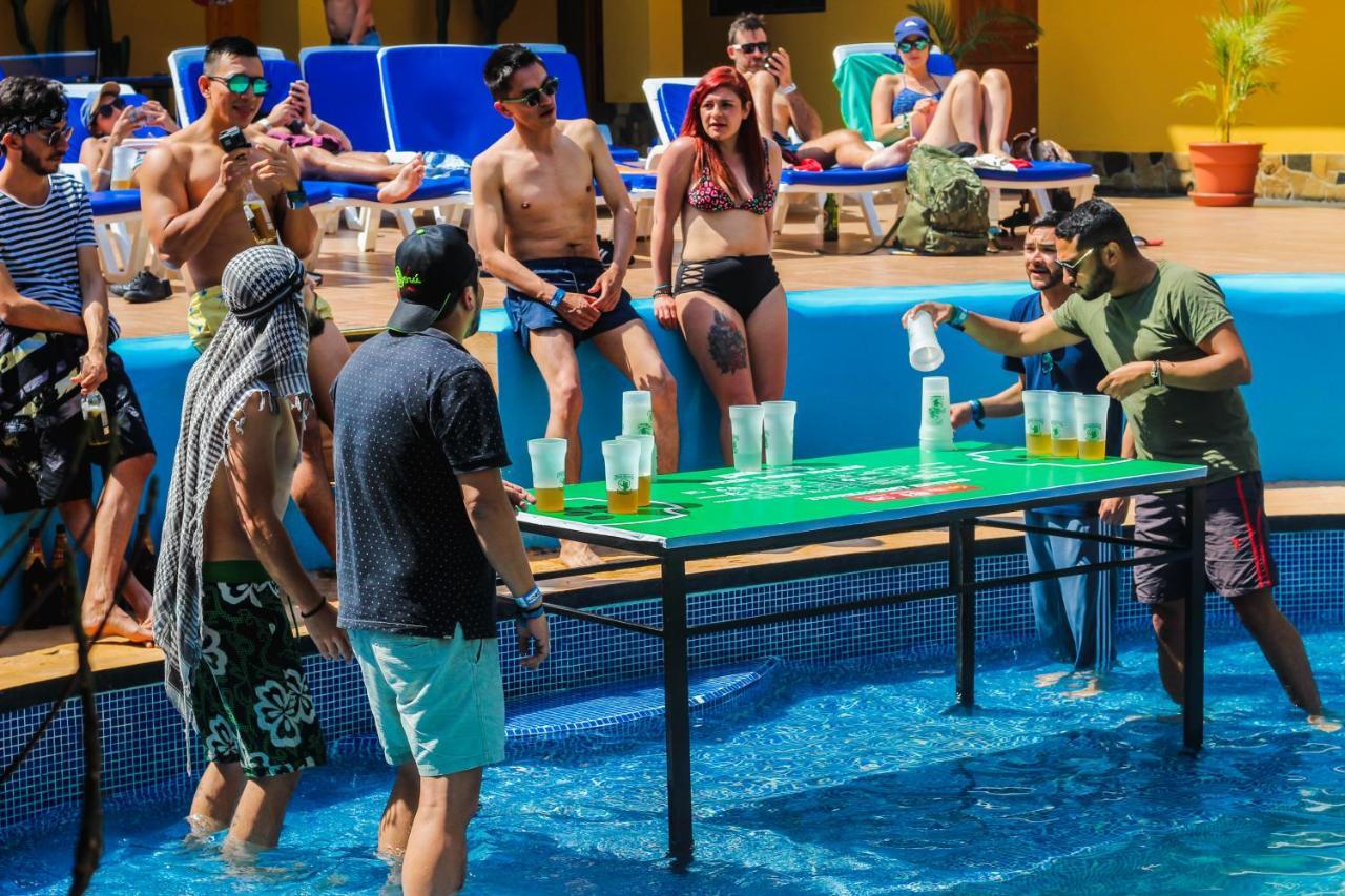Wild Rover Huacachina Ика Екстериор снимка
